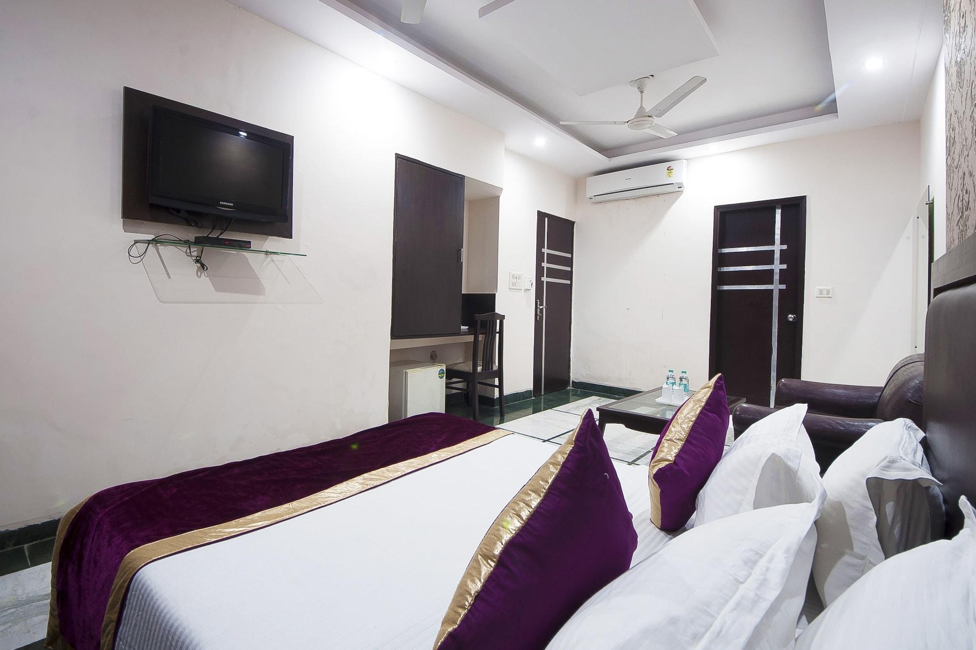 Apra Hotel 3*