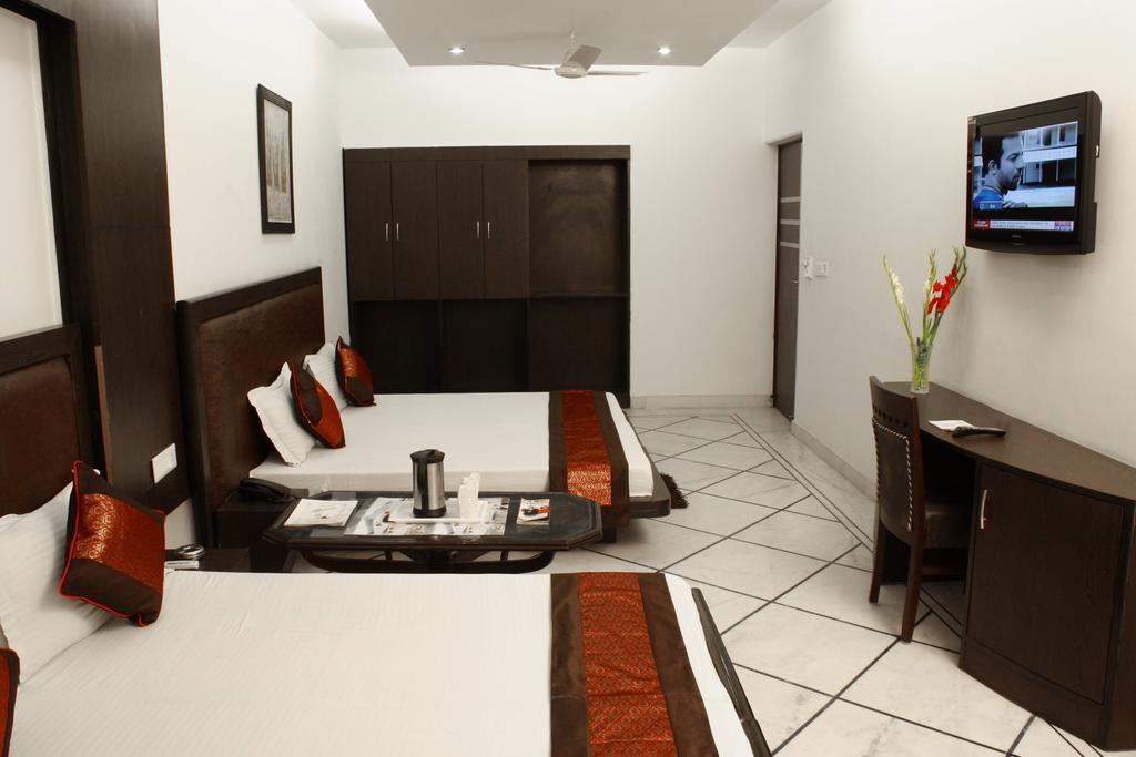 Hotel Apra 3*